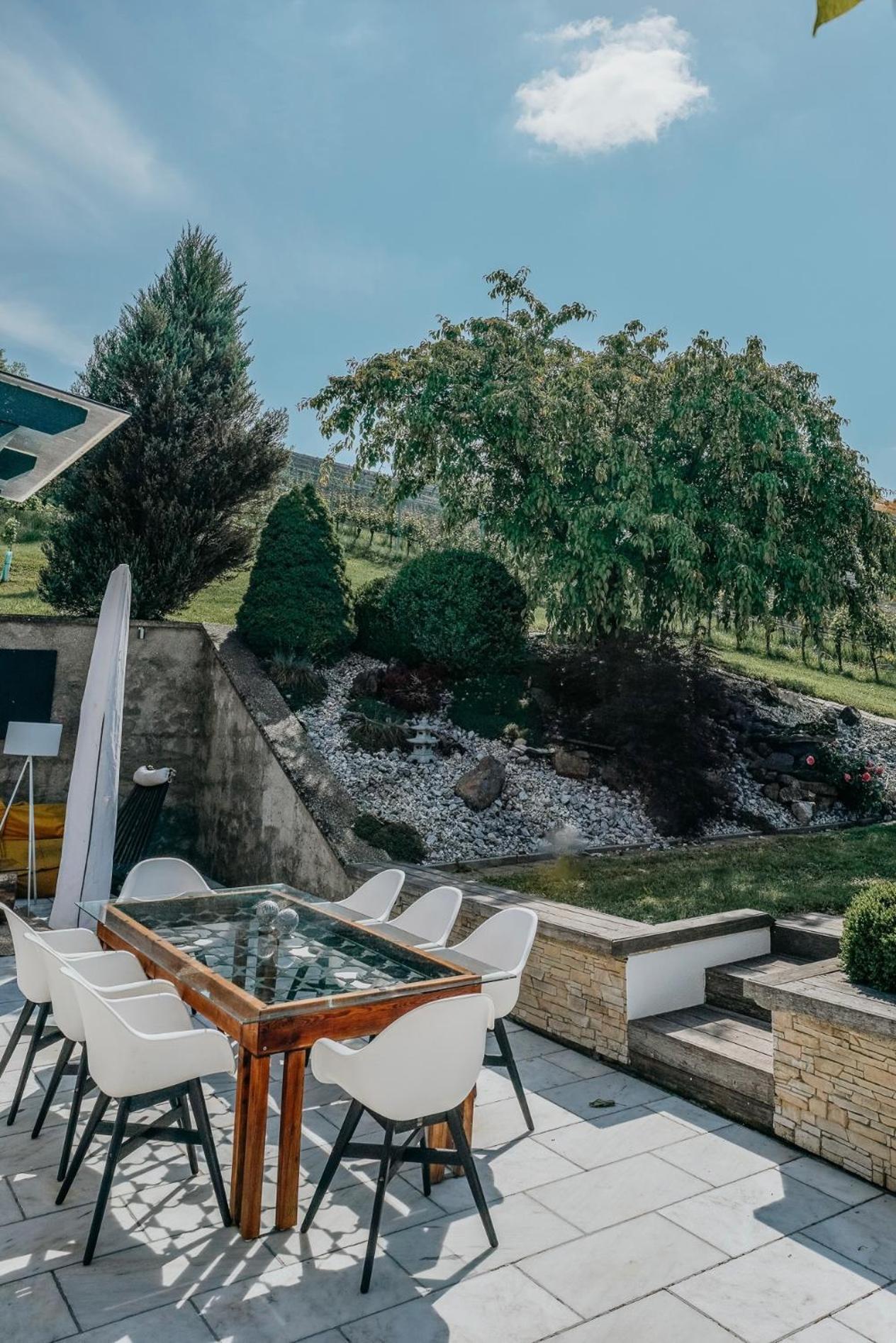 Weingut Holler Chalet Weingarten Spielfeld Exterior photo